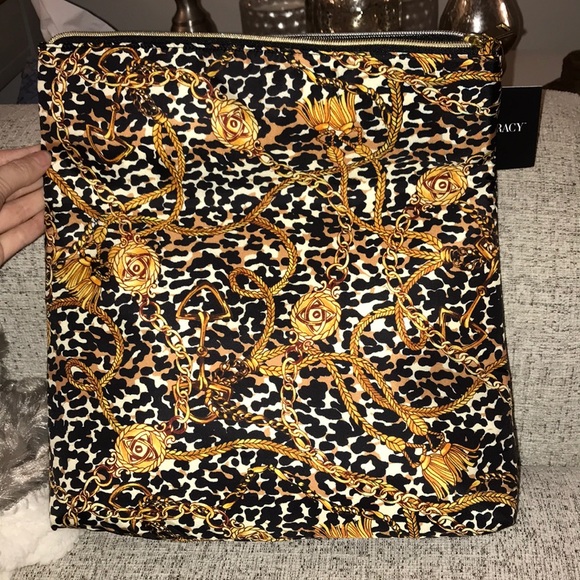 Ellen Tracy leopard print with chain cosmetic bag - Picture 3 of 4